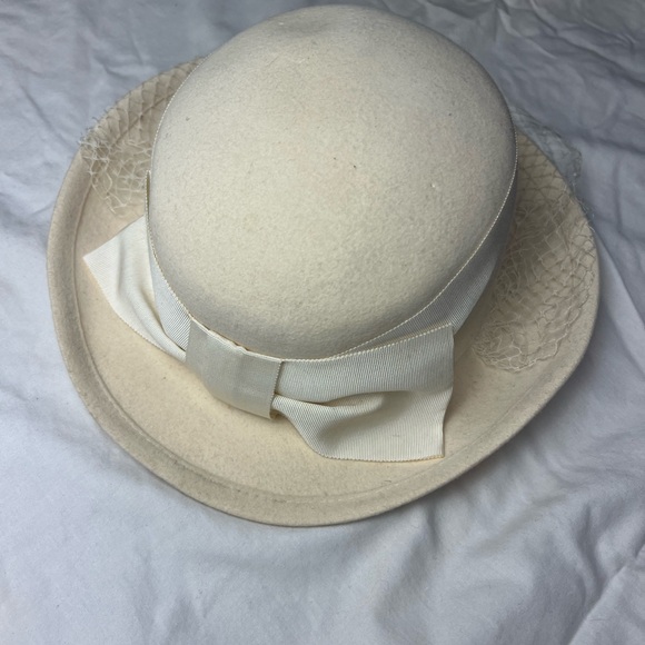 Vintage Betmar cream brimmed hat 100% wool. Made in the USA - Picture 1 of 5